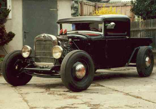 Ford Hot Rod Pickup 1930 beschädigt